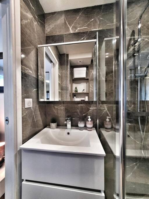 Love Room A Cannes - Appartement 25M2 Pour 2 Personnes Avec Un Jacuzzi Prive Exterior photo