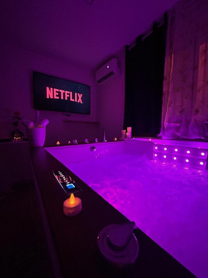 Love Room A Cannes - Appartement 25M2 Pour 2 Personnes Avec Un Jacuzzi Prive Exterior photo