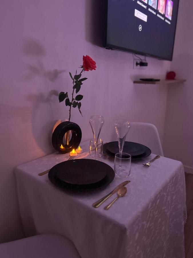 Love Room A Cannes - Appartement 25M2 Pour 2 Personnes Avec Un Jacuzzi Prive Exterior photo